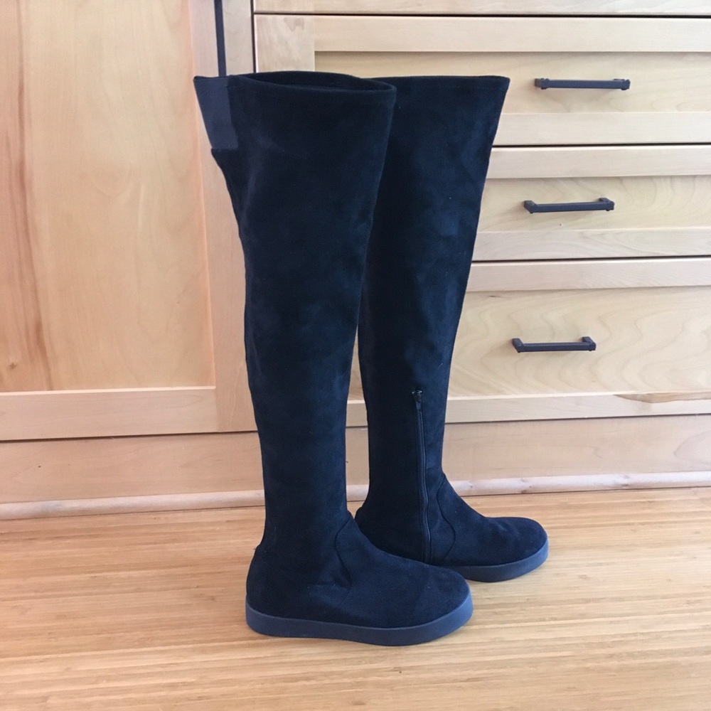 Sarah Pacini Super chic and soft faux suede over the knee boots. Sz 40